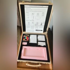 New Open Box FAO SCHWARZ Fashion Designer Activity Set Become a Fashion Creator